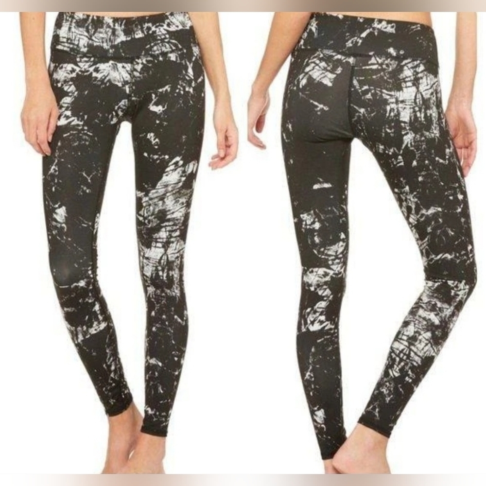 ALO Yoga Airbrush Leggings In Black Magma Womens Size Medium!